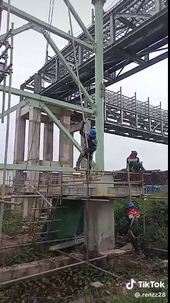 jangan di bully masih pemula😅#fyp #tiktok #lewatberanda #scaffolderindonesia #scaffolding