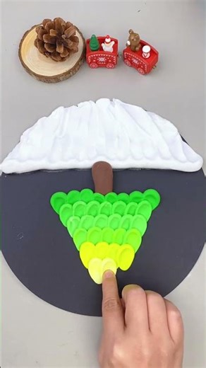 Make a simple Christmas tree with plasticine clay. Easy-to-learn series