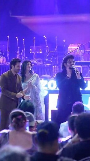 Vishal Mishra😍 lighten up the sky with romance while singing #PyaariLage | #BORDER2