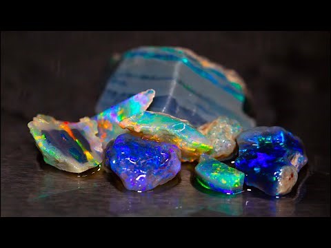 LIVE rough opal cutting. Come along for the adventure