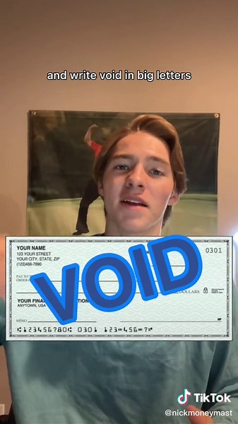 Be honest tho, when was the last time you wrote a check?😂 #writingacheck #moneytips #moneytipsforteens #moneytok #personalfinance101