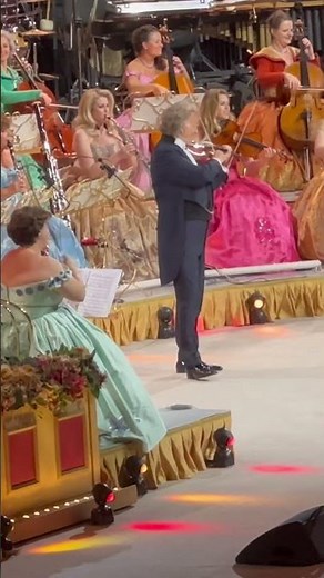 Amazing performance by André Rieu and his waltz-playing Johann Strauss Orchestra in New York City!