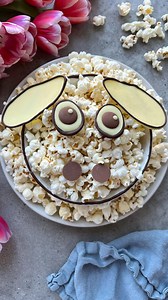 Easter Snacks Platter 🐑 Popcorn snack platter with white and dark chocolate. Such an easy way to add a touch Easter fun over the holidays. For other festive Easter ideas, head to my website (link in bio). #easterfood #eastersnacks #eastertreats #funfood #foodart #easter | Foodbites