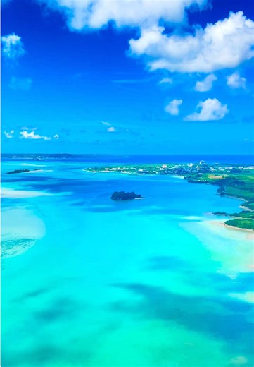 沖縄旅行: 宮古島空港着陸時の美しい風景