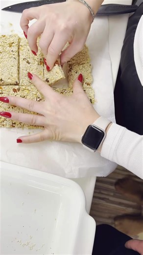 Σπιτικό παστέλι με σουσάμι και φουντούκια