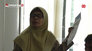 BRI SELONG DIDUGA LELANG JAMINAN NASABAH TANPA PEMBERITAHUAN Puluhan Nasabah BRI Selong Mendatangi Kantor Dewan Perwakilan Rakyat Daerah Lombok Timur Pada Senin Pagi. Puluhan Nasabah Ini Menuding Pihak Bank Melelang Asetnya Tanpa Pemberitahuan Sesuai Prosedur Yang Berlaku. Berita ini menjadi salah satu yang kami turunkan dalam program berita Jendela Selaparang edisi Senin, 25 Agustus 2025 disamping berbagai kabar menarik lainnya. Program Jendela Selaparang hadir setiap hari Senin - Sabtu jam 19.