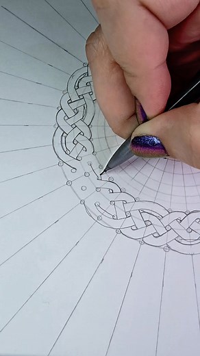 33K views · 172 reactions | Sketching a celtic knot 甆❤️ . . #videograms #senjaart07 #fblifestyle #autumn #celticknotart | senja_art07 | Facebook