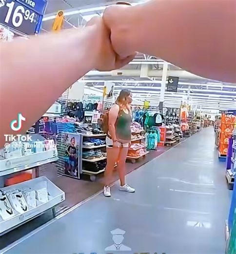 IS THIS TASE OF THE YEAR??? Love this reaction… ⤵️Some dumb b!tch in Walmart waving a knife around like a gladiator, yapping her idiotic mouth, refusing to drop it after the cop tells her multiple f*cking times.He pulls the taser instead of smoking her with the Glock … and she catches 50,000 volts straight to the big belly.The taser reaction? Straight-up legendary. B!tch was frozen upon connection. Pure video gold.It’s kinda like Ric Flair except he falls forward…Now be honest…Is this police bru