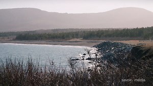 La Gaspésie, zone de guerre? 💣 Si aujourd'hui le Parc national Forillon, Parcs Canada est un joyau qui attire des dizaines de milliers de touristes chaque année, la péninsule a connu en 1942 l’un des événements les plus importants à avoir lieu au Canada en temps de guerre. La nouvelle saison d'Avant après est maintenant disponible en ligne : https://rebrand.ly/jczm8pa 📺 Diffusion à partir du 9 décembre chaque jeudi et vendredi à 20h30 | Savoir média