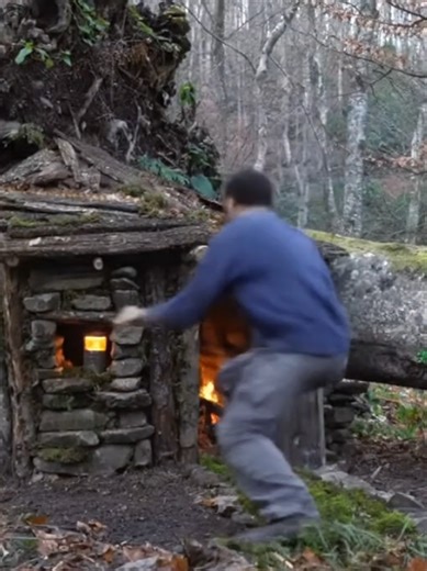 Solo Wilderness Survival: Building a Warm Shelter