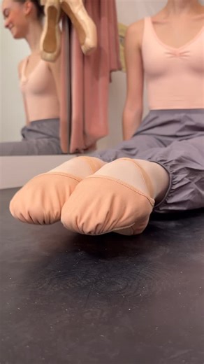 Youth America Grand Prix on Instagram: "FROM OUR FRIENDS AT BLOCH Have you discovered Bloch’s newest ballet shoe innovation? 🩰 Introducing Elation, Bloch’s first ballet shoe with a distinct left and right foot design. Featuring a split sole with ultra soft 4-way stretch canvas across the arch, it’s designed to fit like a second skin and hug your feet in all the right places, allowing you to articulate every movement with precision and control 🩰 Elation’s generously sized toe pads