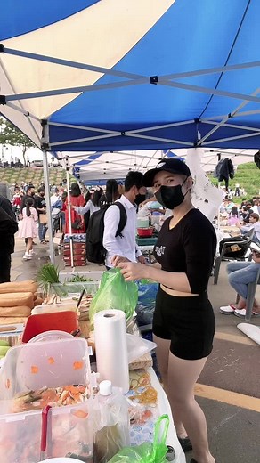 Exploring a Vibrant Outdoor Market Scene