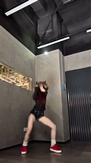 SHAKE | DANCE CHALLENGE | #trending #dancechallenge #youtubeshorts