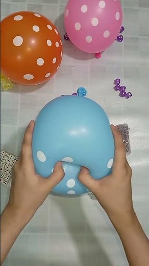 funny Popping balloon dance #funny #youtubeshorts #balloon #balloonpopping #ballongame