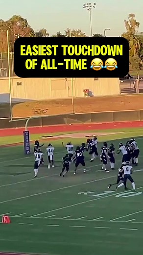 Never seen this happen before. 😂😭 (@Hudl) #football #fail #nfl #footballtiktok #sports