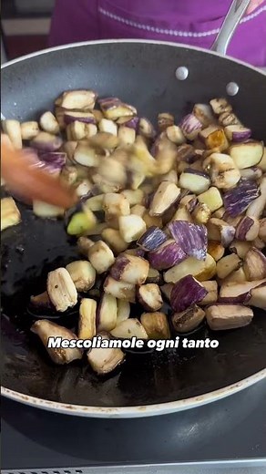Melanzane a funghetto ovvero mulignane a fungitiello 😍 ricetta su antoniettapolcaro.it #ricette
