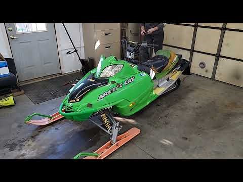 Sled Tips 026 - How to Change a snowmobile track + Rebuild a drive shaft