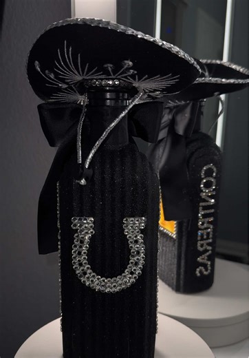 Botella personalizada con apellido Contreras ℧☘︎ 🐎🇲🇽 #blingedbystarz #custombottle #centenario #charro #contreras