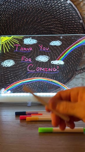 This rechargeable LED drawing board is about to become everyone’s new favorite thing. #drawing #giftidea #teengifts