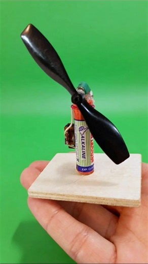 How to Make a Mini Fan in 30 Seconds! 🔋🛠 #shorts #howto #minifan