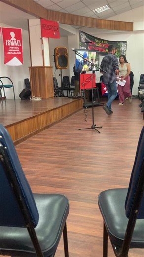 Y así fue la Asamblea de los Pueblos en Resistencia este 26 de mayo💪🏼🌷 Con fuerza y determinación se dio el contra-informe a la nación, nombrando con cifras y datos lo que realmente está sucediendo en el país. Resaltando los ejes salud, seguridad, trabajo y extractivismo, esta asamblea dibujó la situación concreta que vive el pueblo a diario. Se cerró el día con música protesta y arte de resistencia en la plaza central🎤🎸 Agradecemos la fantástica organización y preparación de lxs compas en