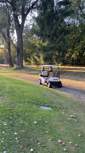 Hi Everyone on a Golf Course - First Warsaw #golf #golfshorts