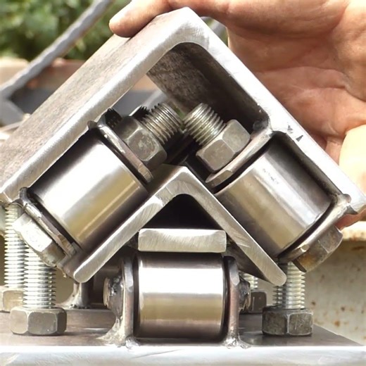 “This DIY Sliding Tool Turns an Angle Grinder into a Metal Cutter!”