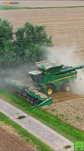 4M views · 26K reactions | A look at the John Deere S785i Combine cutting wheat with the draper header #farmingvideos #prohorizon #wheat | Pro Horizon Farming Content | Facebook