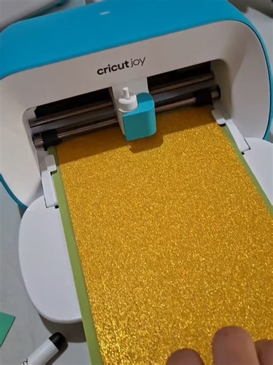 Create Stunning Cake Toppers with Cricut Joy