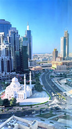 Explore Dubai's Skyline and Majestic Mosque Views