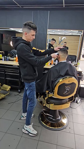 Barbering Essentials in Ontario & Montreal