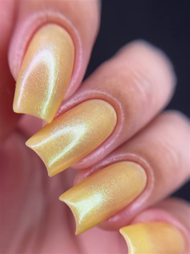 Edição de Dezembro – Parte 2 Fechando o mês (e o ano!) com mais um esmalte suspeito de misturinha 😌💅 E o escolhido de hoje foi o Identidade, da Hits, escolha da @Gabrielle Torres ♡ . Usei quatro camadas dele. O que vocês acham? Passa ou não passa no teste? Curte, comenta e compartilha! #NailTok #UnhasDoDia #EsmalteDoDia #Hits #Misturinha