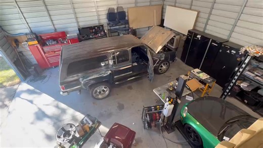 Built to Project – US Amps Suburban Demo This system was tuned to move air and carry clean, controlled output beyond the cabin. Strong midbass up front. Clear highs that cut without getting harsh. Low end that stays tight and musical while still hitting hard. | U.S. Amps Inc