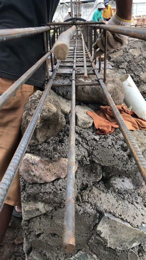 assembling sloof beam reinforcement.#construction