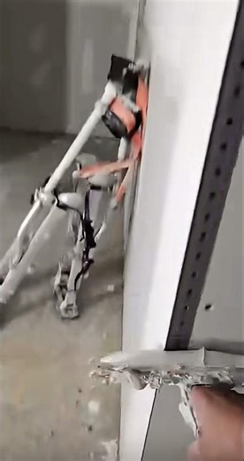 How to apply putty on drywall #shots #satisfying