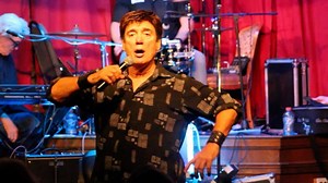Ronnie McDowell sings the Elvis Presley song Kiss Me Quick Elvis Week 2020 Dad's Place Memphis #ronniemcdowell #elvis #elvispresley #elvistribute #elvistributeartist #walkinontheblvd #walkingontheboulevard | Walkin' On The Blvd