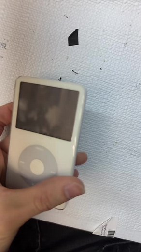 Replacing an Old iPod Battery with Technical Precision