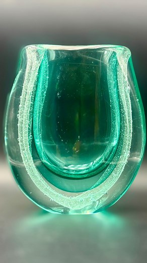 8.1K reactions · 345 shares | Vaso in vetro soffiato, riflessi color verde marino, bolle “pulegoso” che evocano la schiuma delle onde…  “OCEANO” un pezzo unico che unisce arte, tradizione e magia del vetro Hand-blown glass vase, sea-green reflections, “pulegoso” bubbles evoking the foam of waves…  “OCEAN” one-of-a-kind piece that brings together art, tradition and the magic of glass #madeinitaly #muranoglass #blown #bubbles #ocean #vase | 4 Glass Murano | Facebook