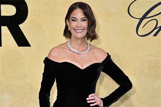 Teri Hatcher Calls Out Celebrities Who 'Lie' About Plastic Surgery, Says It Makes Others 'Feel Bad'