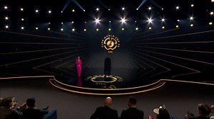 23K views · 415 reactions | 朗 ¡QUE BELLEZA!  Gianni Infantino y Ronaldo presentan el trofeo del Mundial de Clubes 2025.  Un símbolo del futuro inspirado en el pasado. #FIFACWC #MundialDeClubes | Telemundo Deportes | Facebook