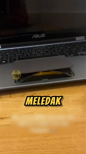 LAPTOP BATTERY IS ABOUT TO EXPLODE‼️😱 #laptop #fun #viralvideo