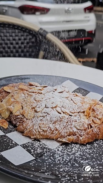It's snowing here (on almond croissant 🥐) Available everyday at CM&Co 😋 Check out food and drinks menu: www.cmcocoffee.au CM&Co. Café 📍34 Queen Street Melbourne CBD 📍53 Lonsdale Melbourne CBD 📍198 Harbour Esplanade, Docklands Open hours🕖 Mon-Fri 6.30am-3pm / Sat-Sun 7am-3pm Dine-in｜Takeaway Tel📞 0401 253 339 or 0481 982 978 Email📩 info@cmcocoffee.com.au or apa@cmcocoffee.com.au #coffee #cafe #cafehopping #latte #cappuccino #barista #coffeelover #coffeeshop #morningcoffee #coffeebreak #co