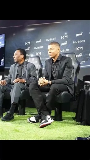 🏆 Pelé en prime, c'était le football à l'état pur. 👑⚽ Le Roi n'a pas suivi l'histoire... il l'a écrite. 🌍🇧🇷 Qui peut égaler sa légende ? 👇🔥 #Pelé #Football #GOAT #FYP #Viral