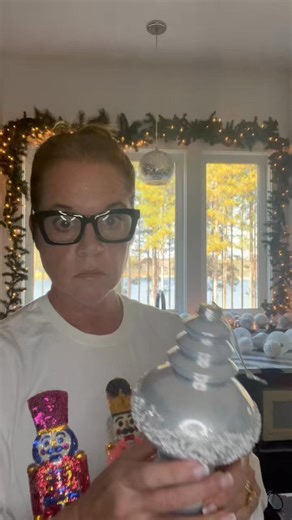 Explanation and speeded up video of how I decorate the kitchen window. | Dawn Butler