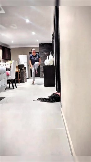 Laying on the floor prank on my boyfriend 😀😀😀#funny #funnyvideos #scared #scarecam #scary #foyou #scareprank #prank