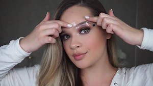 Get insta-ready with Fran Wilson Instant Brows 💃 @GlamByMel shows how these simple stencils form your perf brow shape for, like, 5 bucks. http://bit.ly/2qjwJq0 | Sally Beauty
