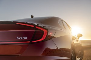 2021 Hyundai Sonata Hybrid vs. 2020 Toyota Camry Hybrid: Which Hybrid is The Better Pick?