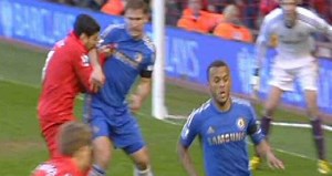 MORDIDA DE LUIS SUAREZ A IVANOVIC