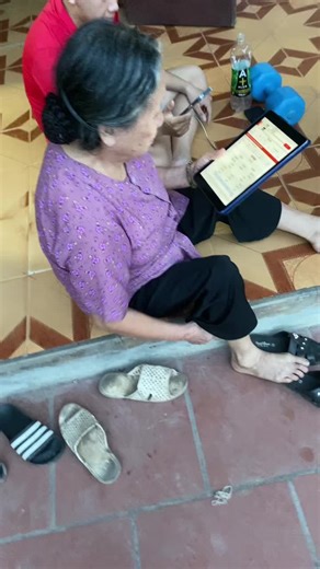 85-Year-Old Woman Engages with Health Tablet