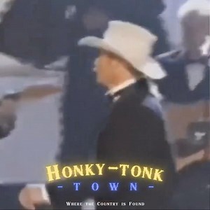 Alan Jackson “stood up for” George Jones at the 1999 CMA Awards.